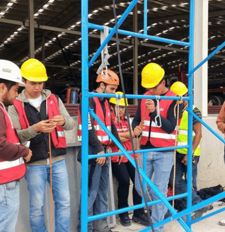 ingenieros trabajando